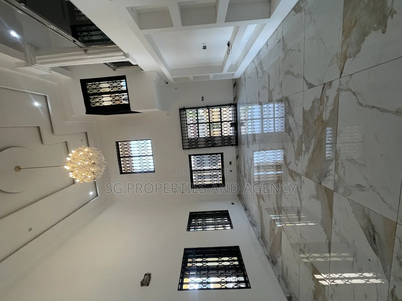 5bdrm Mansion in Lashibi, Sakumono for rent