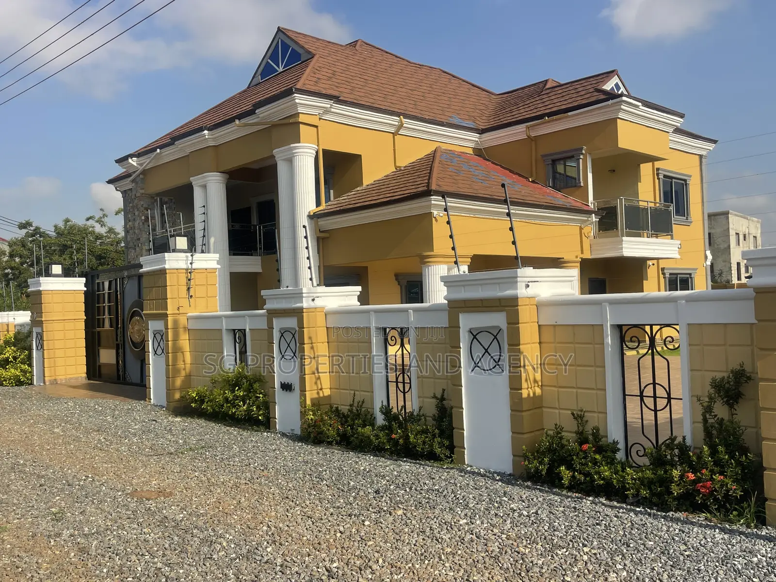5bdrm Mansion in Lashibi, Sakumono for rent