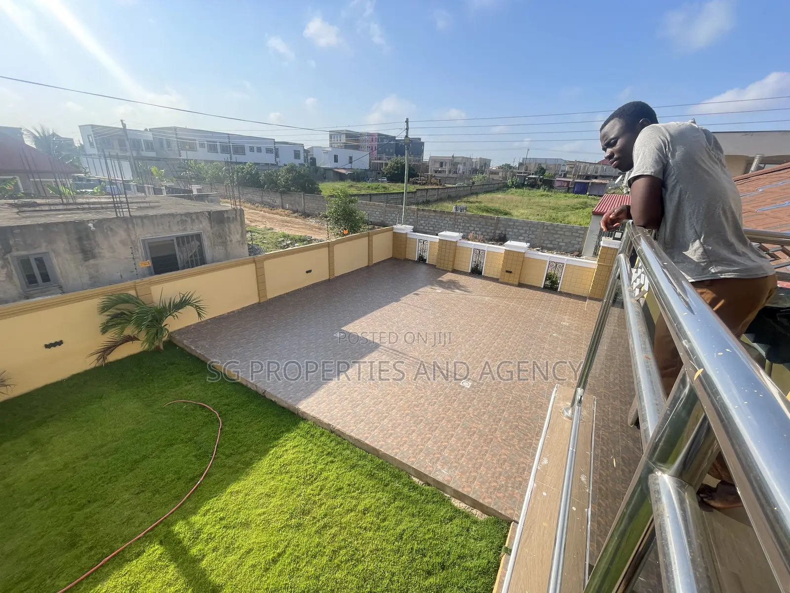 5bdrm Mansion in Lashibi, Sakumono for rent