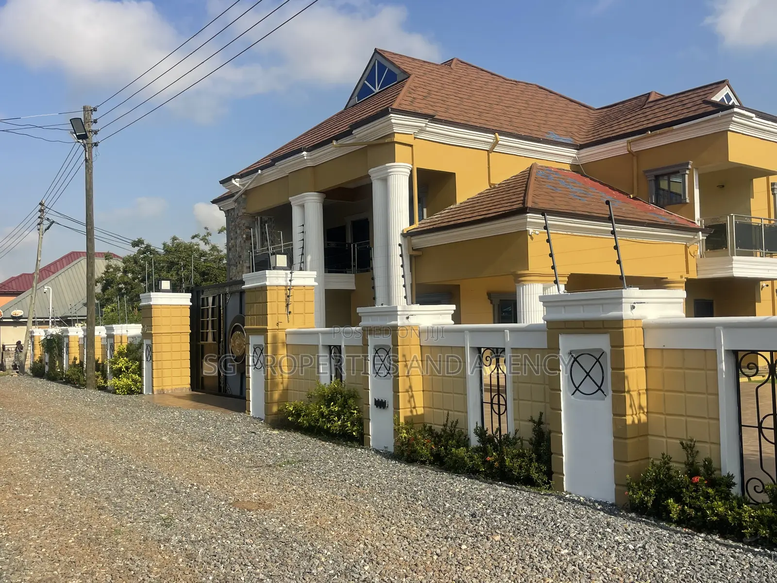 5bdrm Mansion in Lashibi, Sakumono for rent