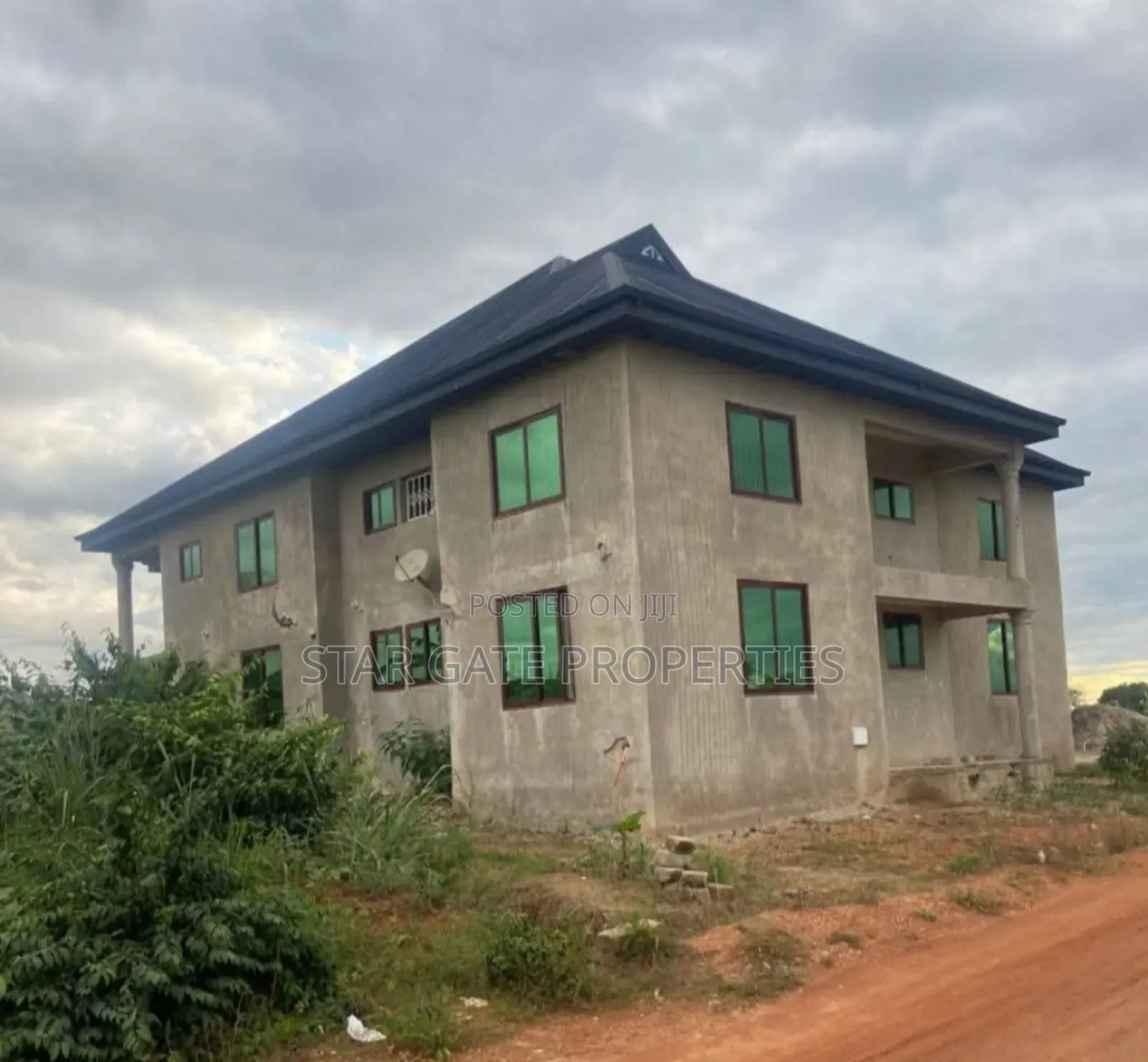8bdrm House in Offinso Akonum, Kumasi Metropolitan for sale