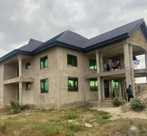 8bdrm House in Offinso Akonum, Kumasi Metropolitan for sale