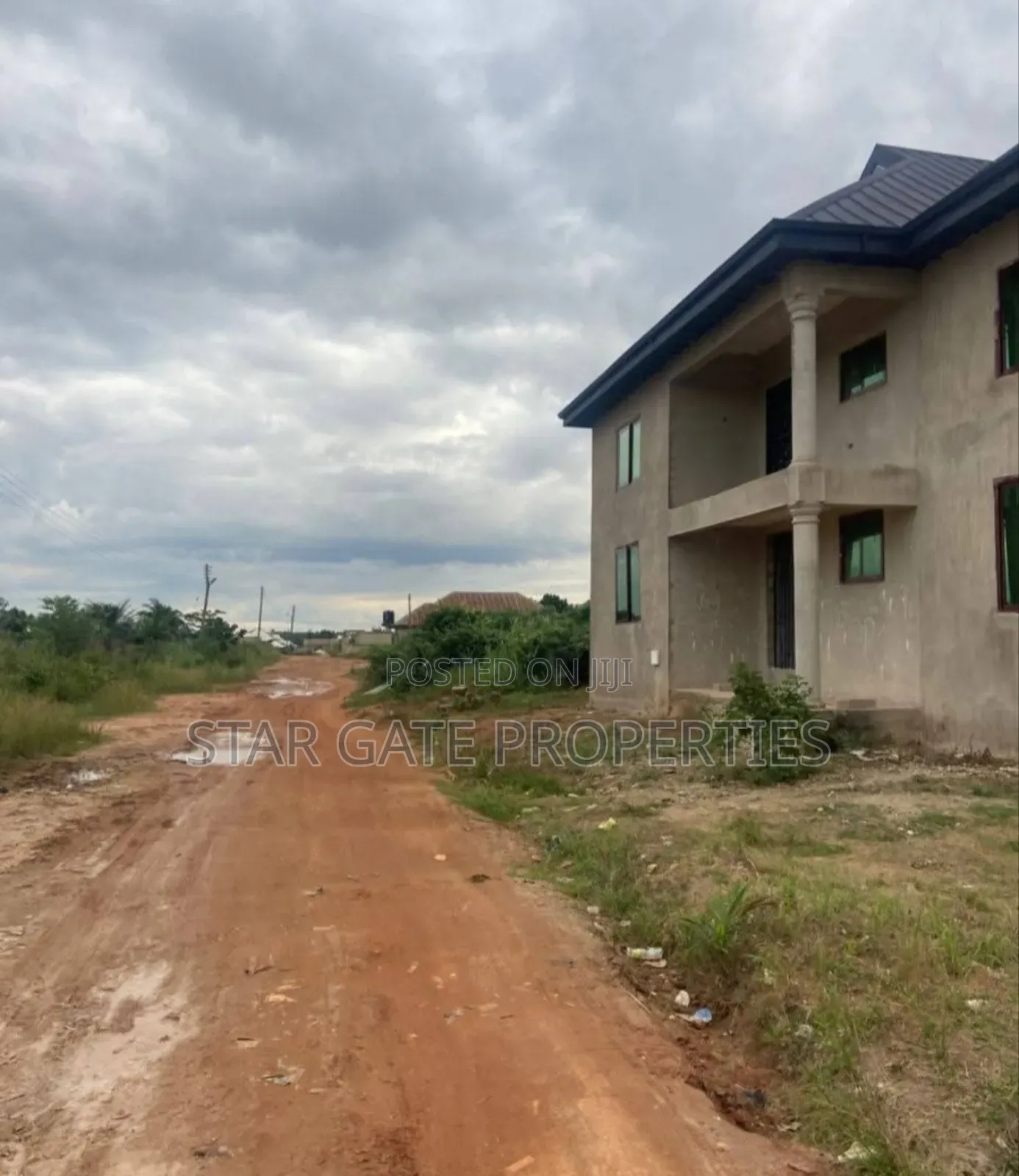 8bdrm House in Offinso Akonum, Kumasi Metropolitan for sale