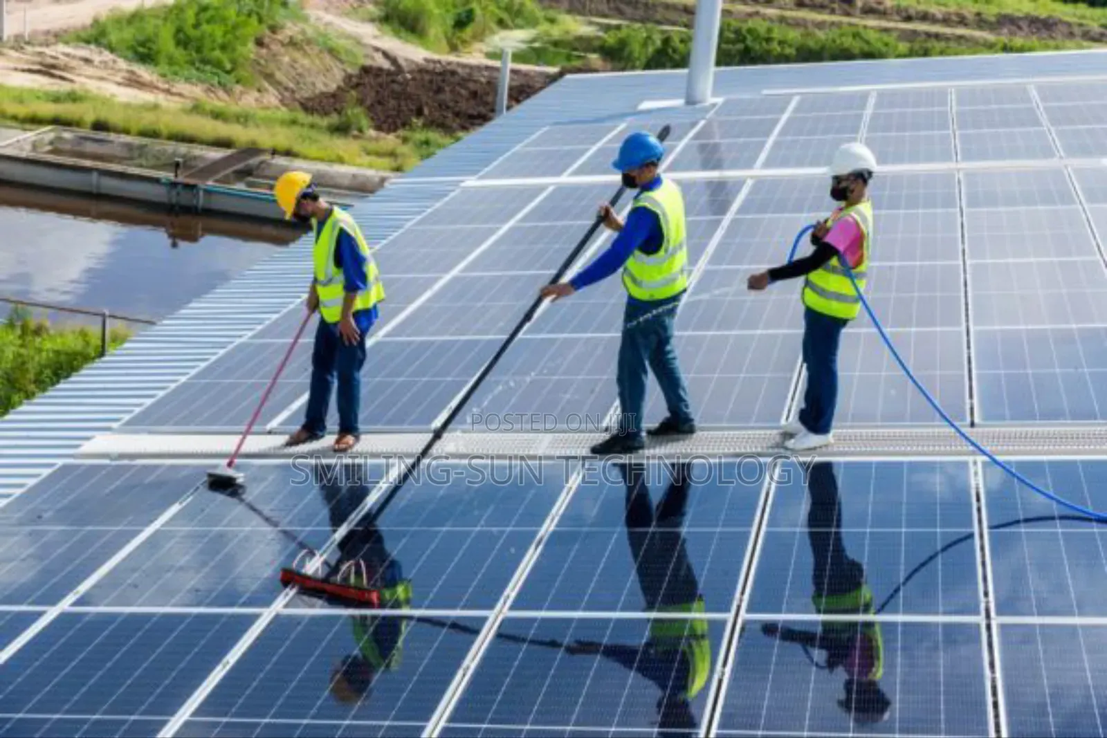 Professional Solar Panel Maintenance Cleaning Service