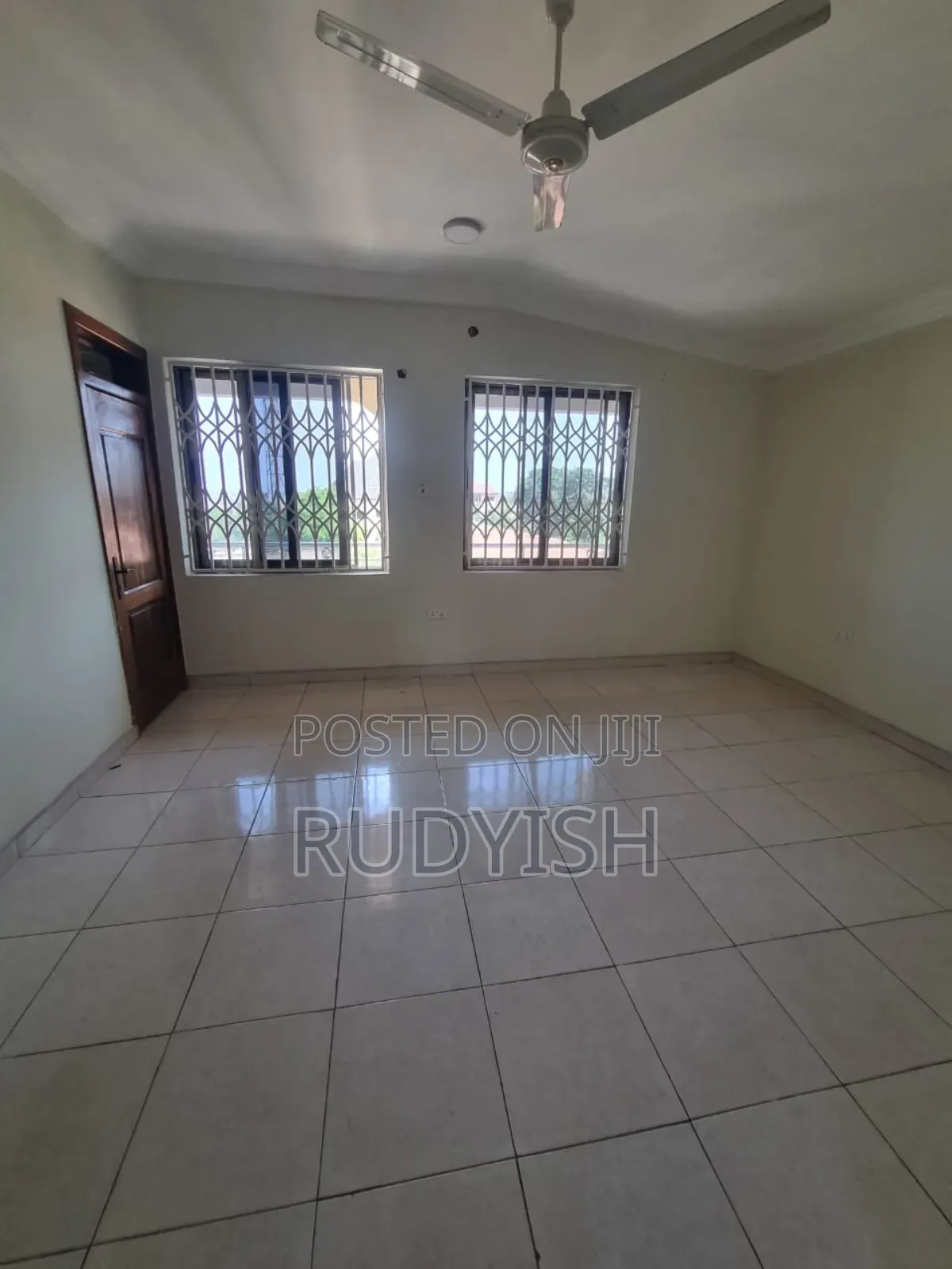 Modern and Comfortable Spacious 3 Bedroom Apartment