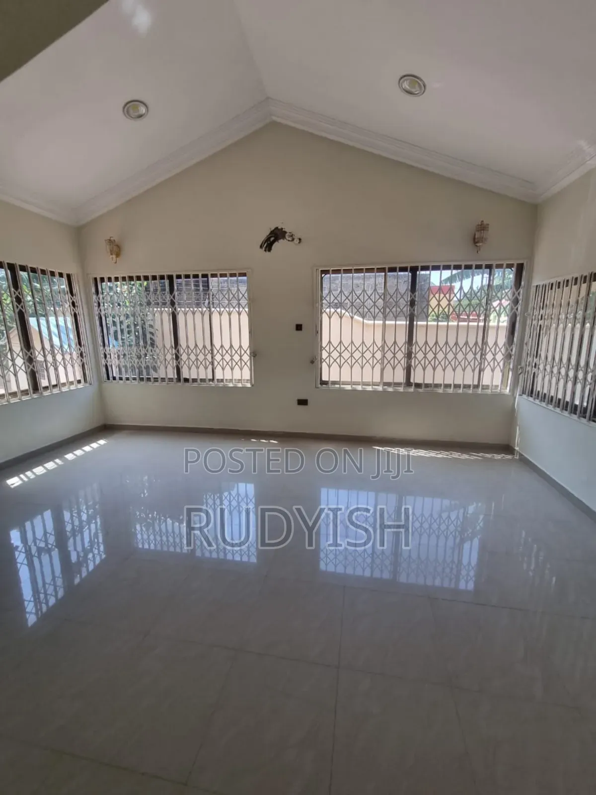 Modern and Comfortable Spacious 3 Bedroom Apartment