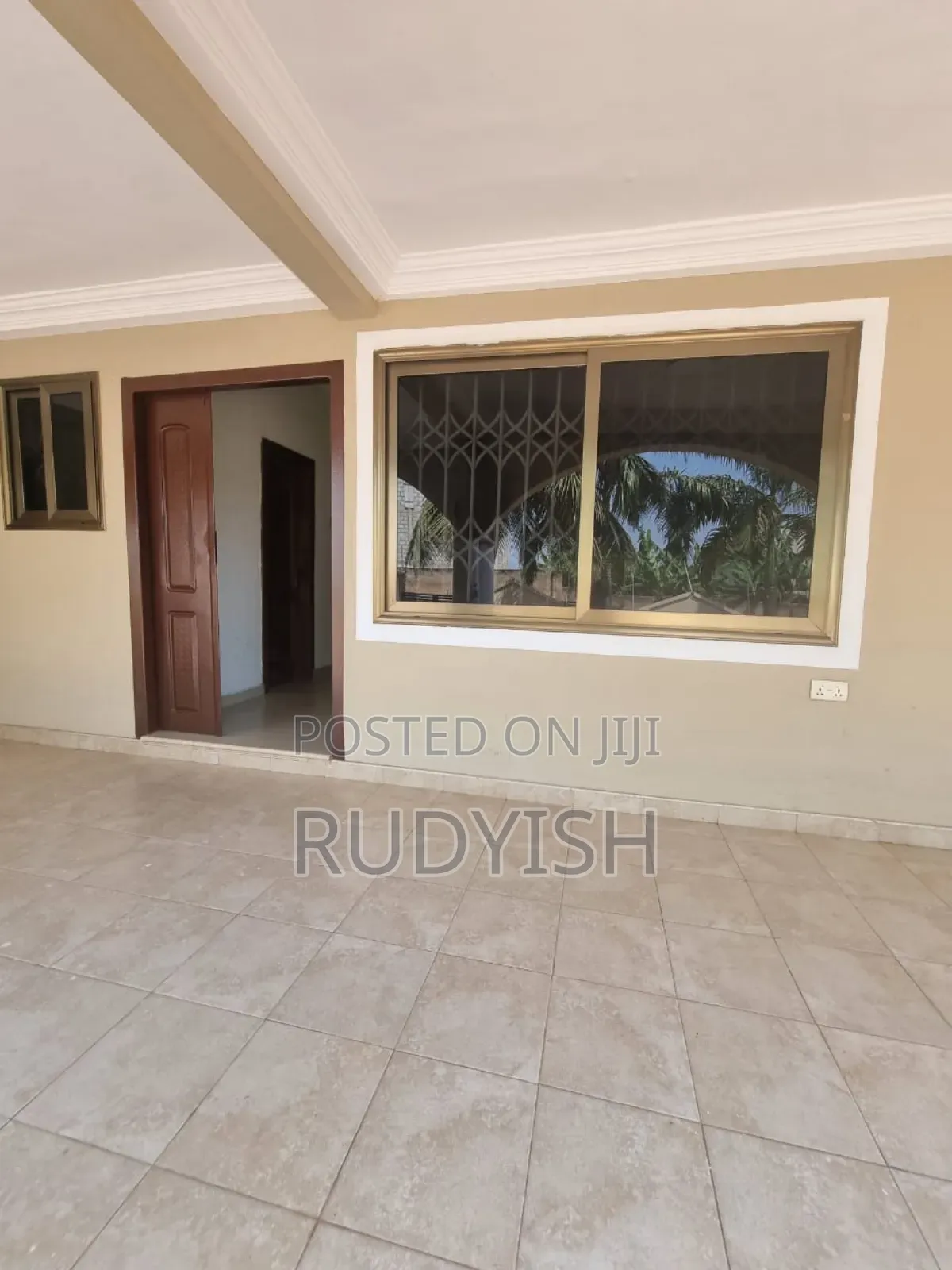 Modern and Comfortable Spacious 3 Bedroom Apartment