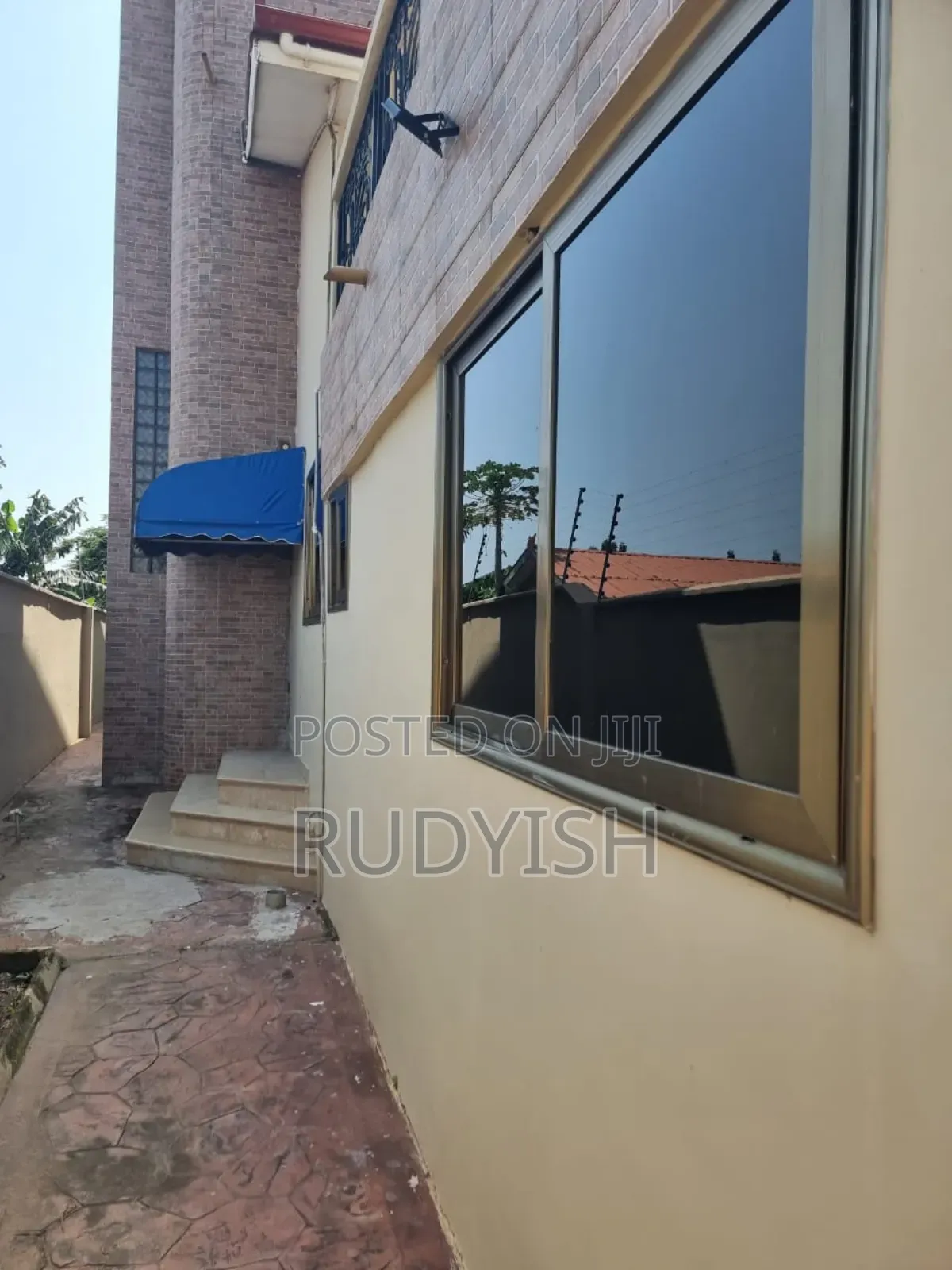 Modern and Comfortable Spacious 3 Bedroom Apartment