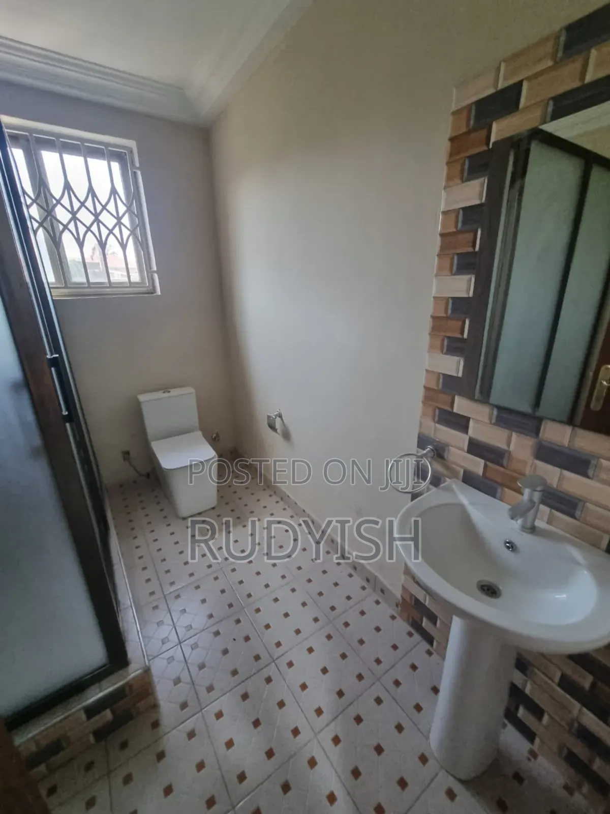 Modern and Comfortable Spacious 3 Bedroom Apartment