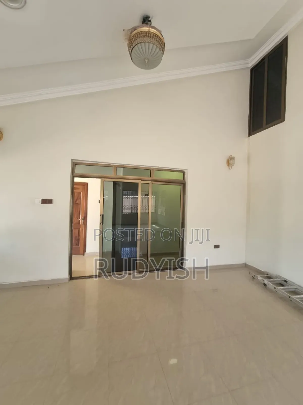 Modern and Comfortable Spacious 3 Bedroom Apartment