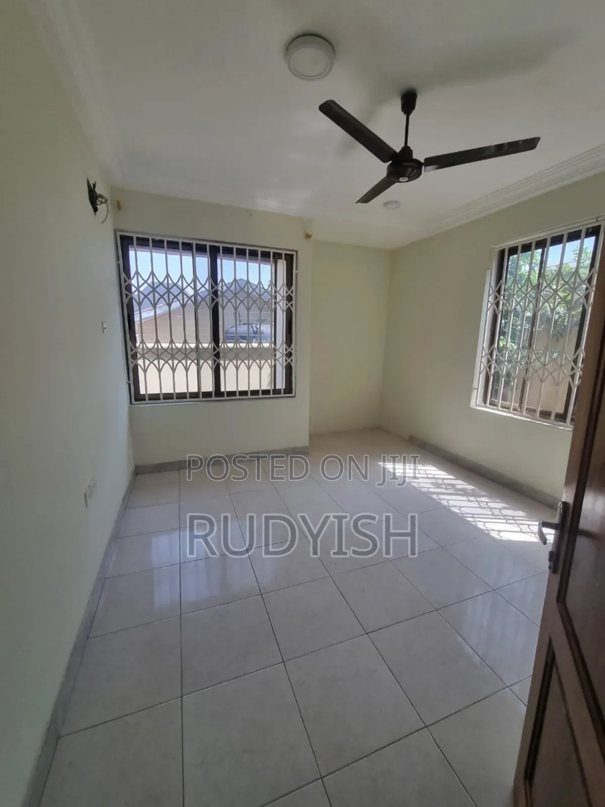 Modern and Comfortable Spacious 3 Bedroom Apartment