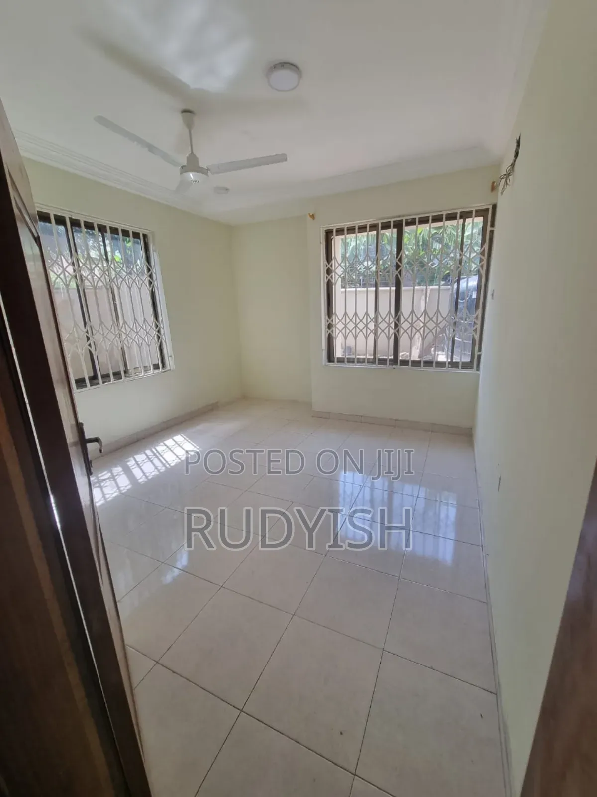 Modern and Comfortable Spacious 3 Bedroom Apartment