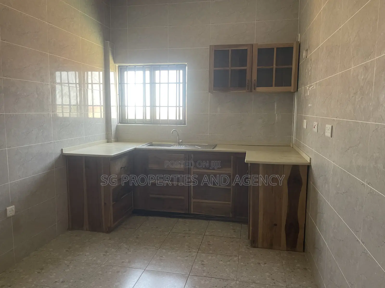 3bdrm Apartment in Coastal, Accra Metropolitan for rent