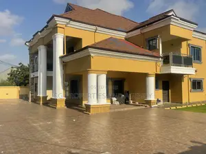 5bdrm Mansion in Lashibi, Sakumono for rent