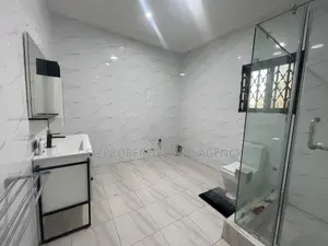 5bdrm Mansion in Lashibi, Sakumono for rent