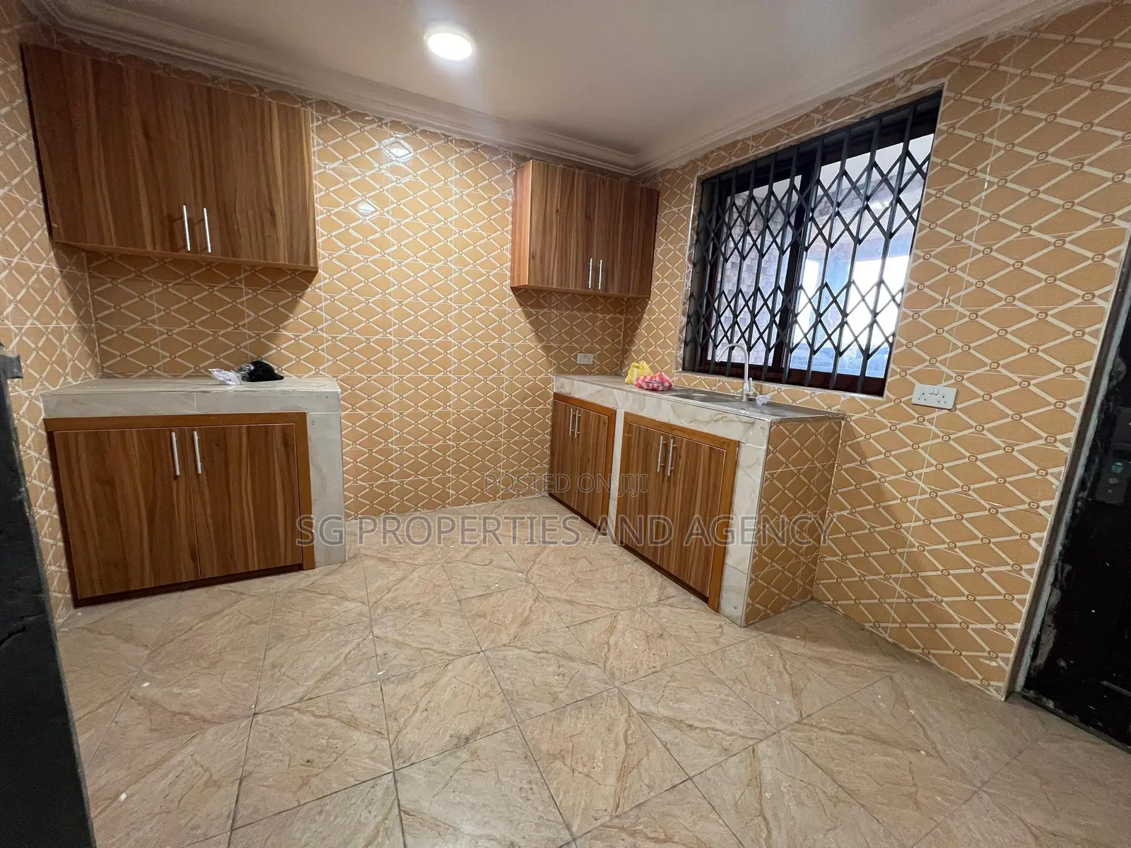 2bdrm Apartment in Lashibi, Sakumono for rent