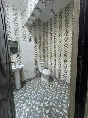 7bdrm Duplex in West Hills Mall Area for rent