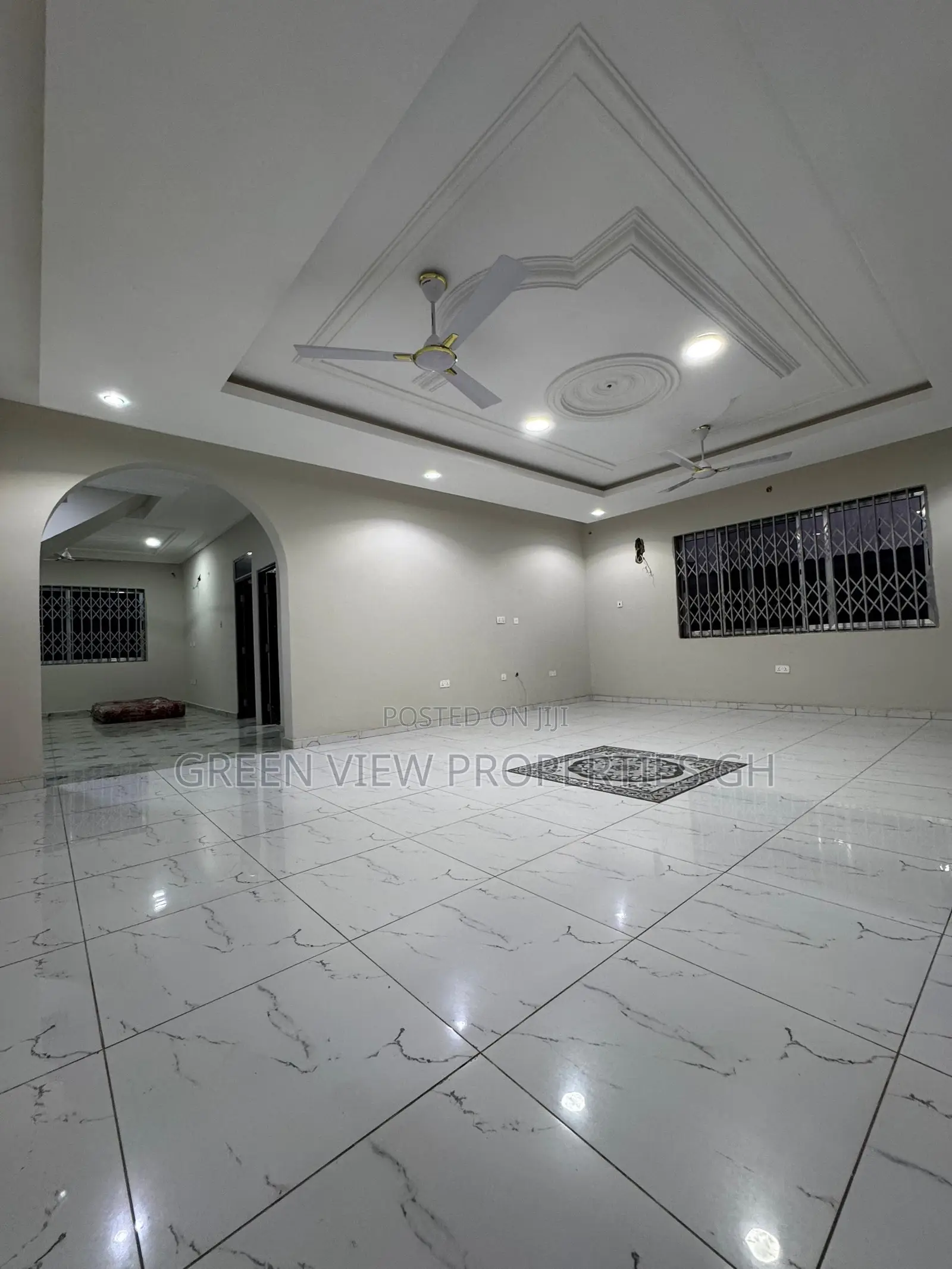 7bdrm Duplex in West Hills Mall Area for rent