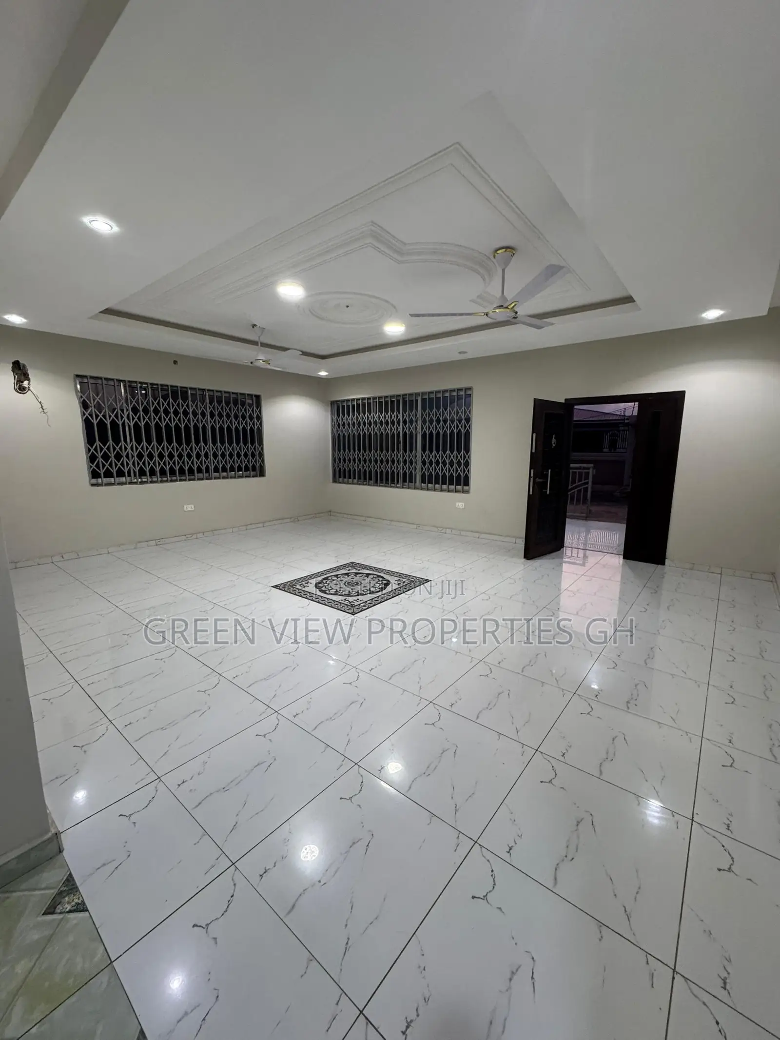 7bdrm Duplex in West Hills Mall Area for rent
