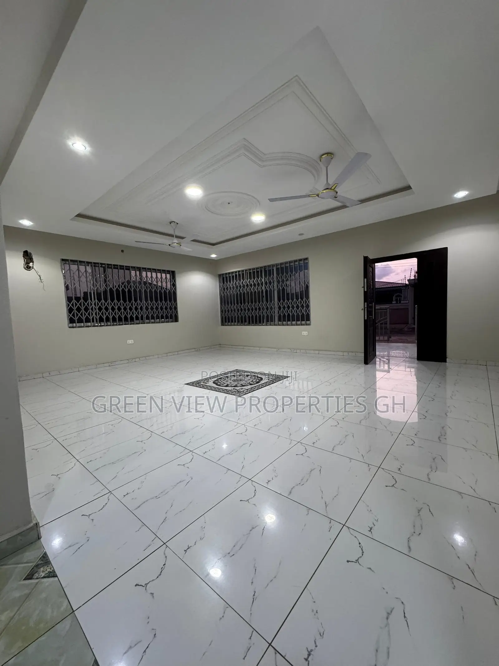 7bdrm Duplex in West Hills Mall Area for rent