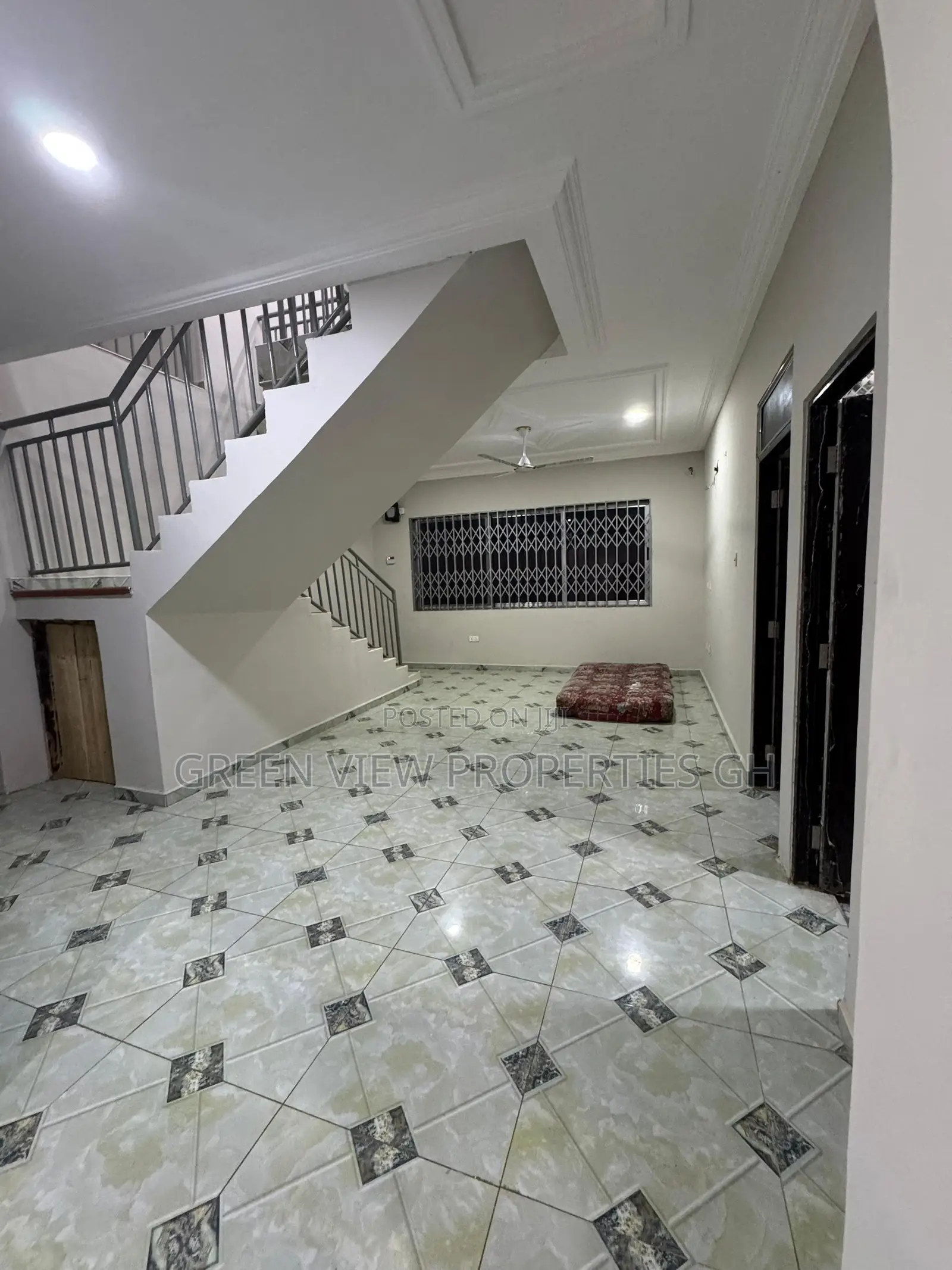 7bdrm Duplex in West Hills Mall Area for rent