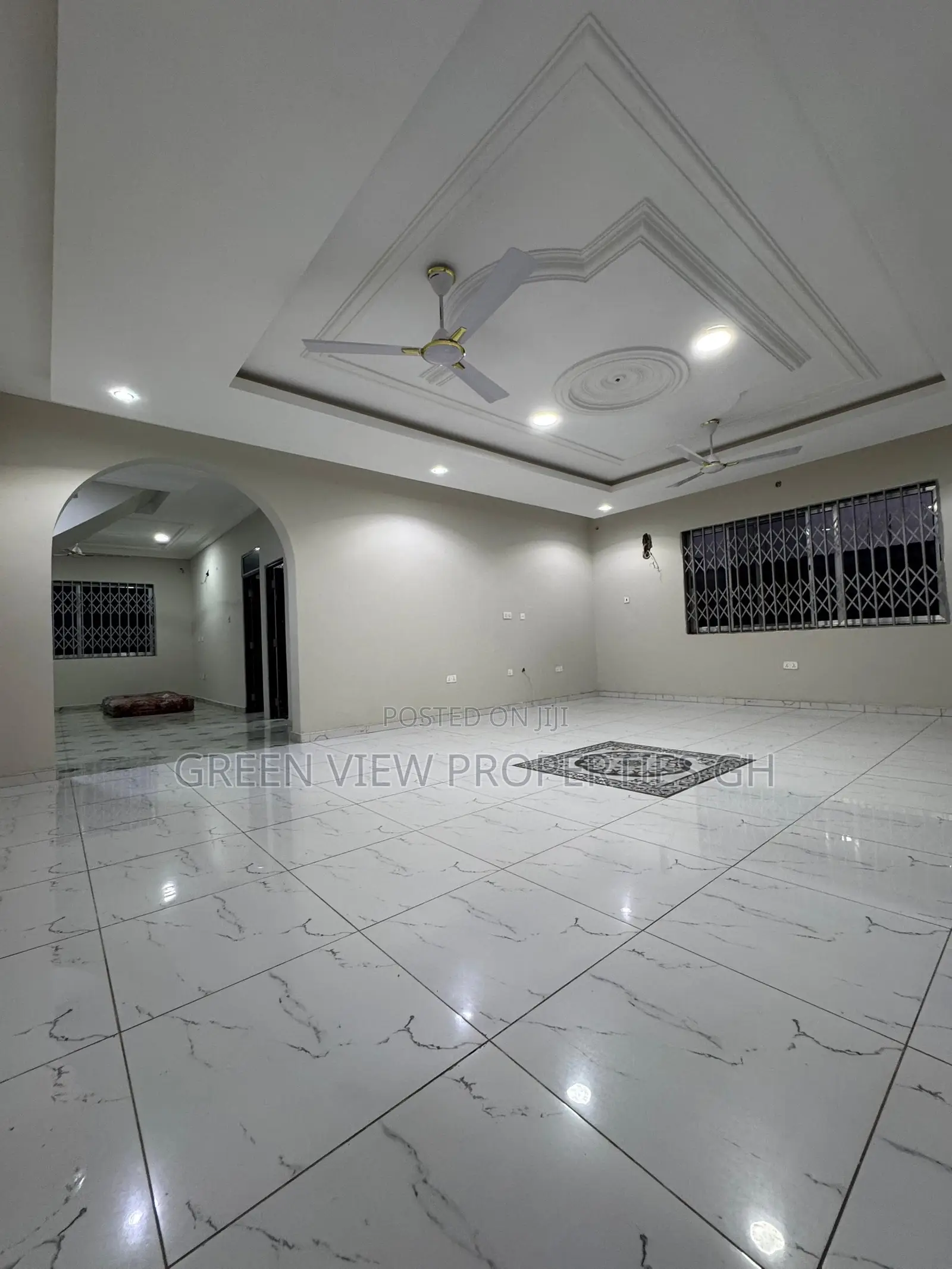 7bdrm Duplex in West Hills Mall Area for rent