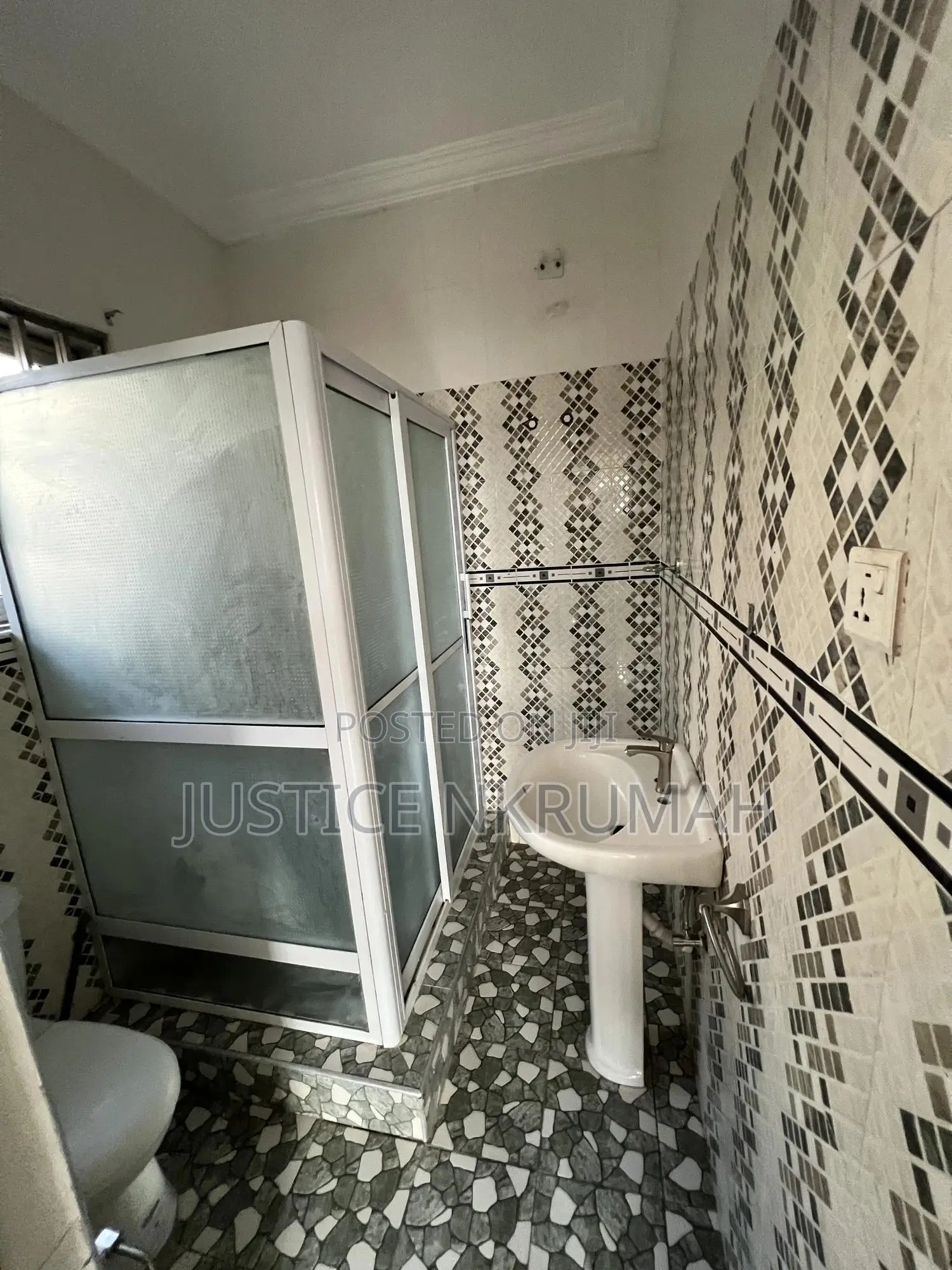 6bdrm Apartment in Mr Justice Estate, Old Barrier for rent