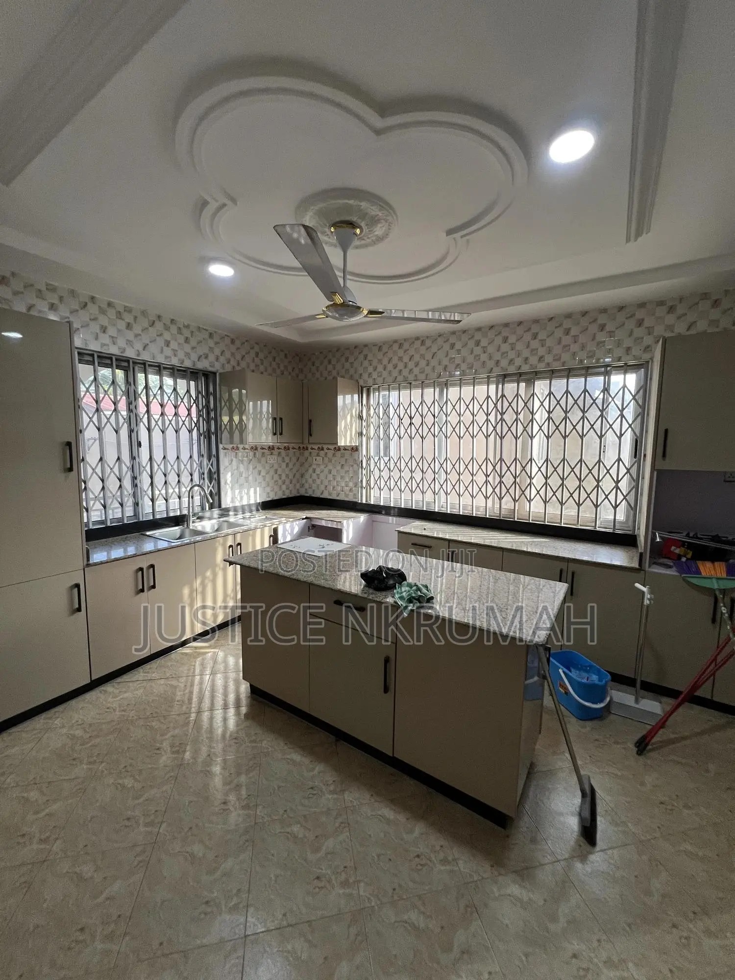 6bdrm Apartment in Mr Justice Estate, Old Barrier for rent