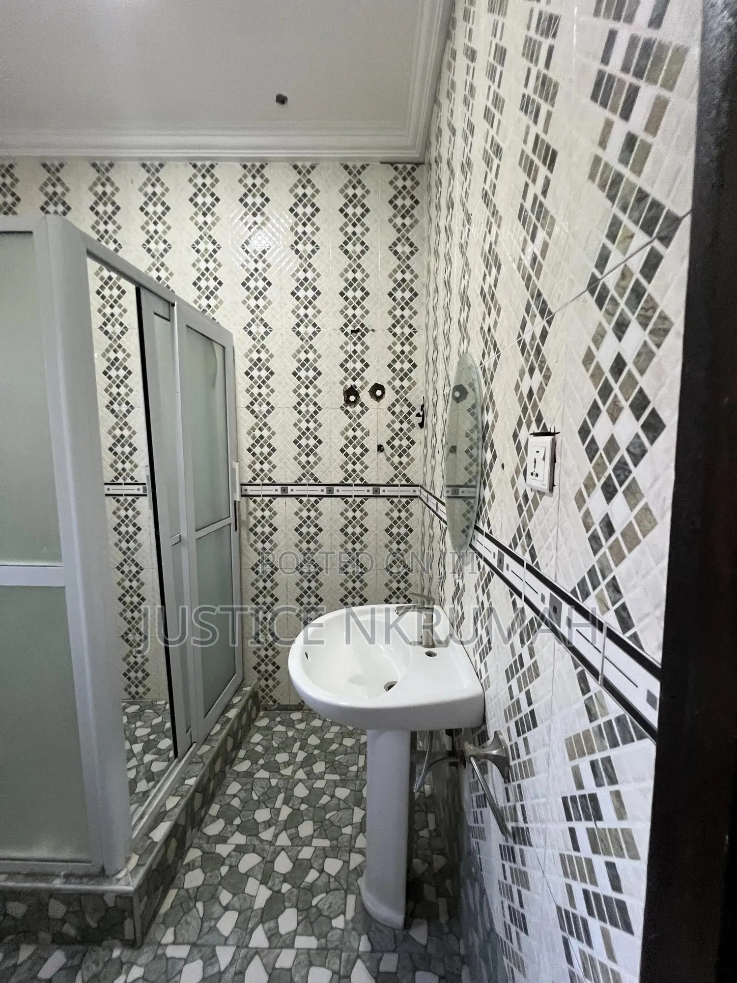 6bdrm Apartment in Mr Justice Estate, Old Barrier for rent