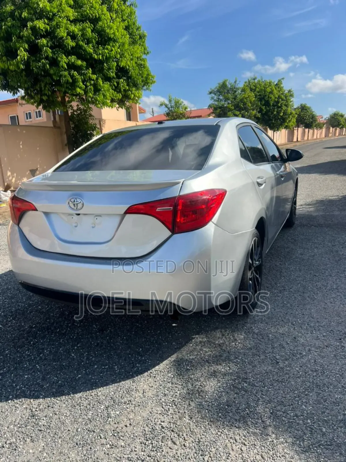 Toyota Corolla SE (1.8L 4cyl 6M) 2018 Silver