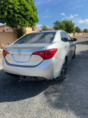 Toyota Corolla SE (1.8L 4cyl 6M) 2018 Silver