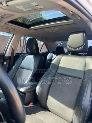 Toyota Corolla SE (1.8L 4cyl 6M) 2018 Silver