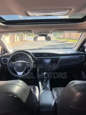 Toyota Corolla SE (1.8L 4cyl 6M) 2018 Silver