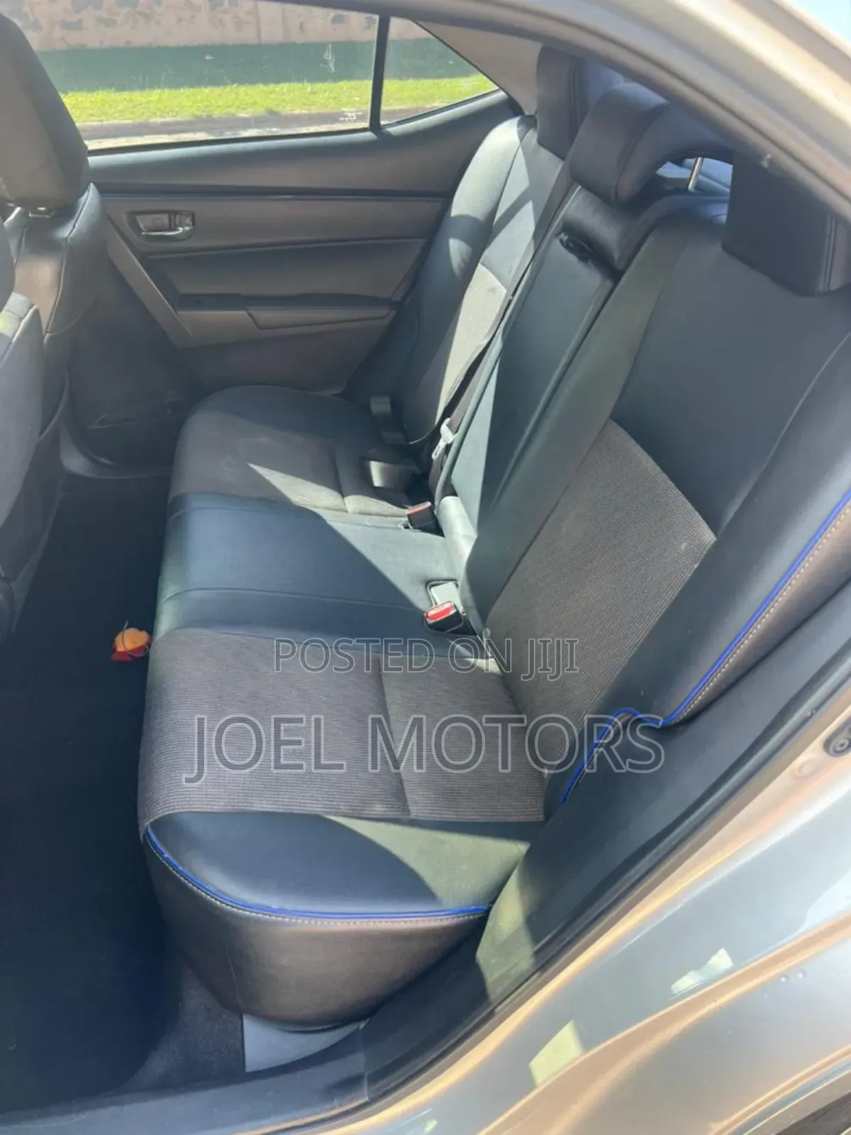 Toyota Corolla SE (1.8L 4cyl 6M) 2018 Silver