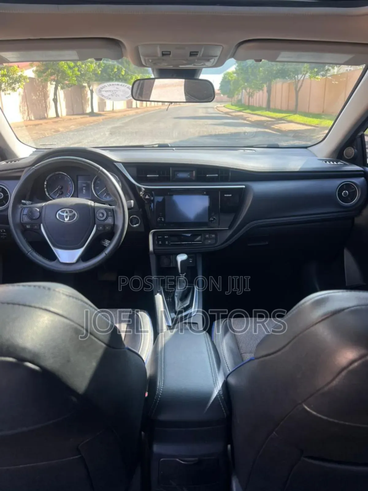 Toyota Corolla SE (1.8L 4cyl 6M) 2018 Silver