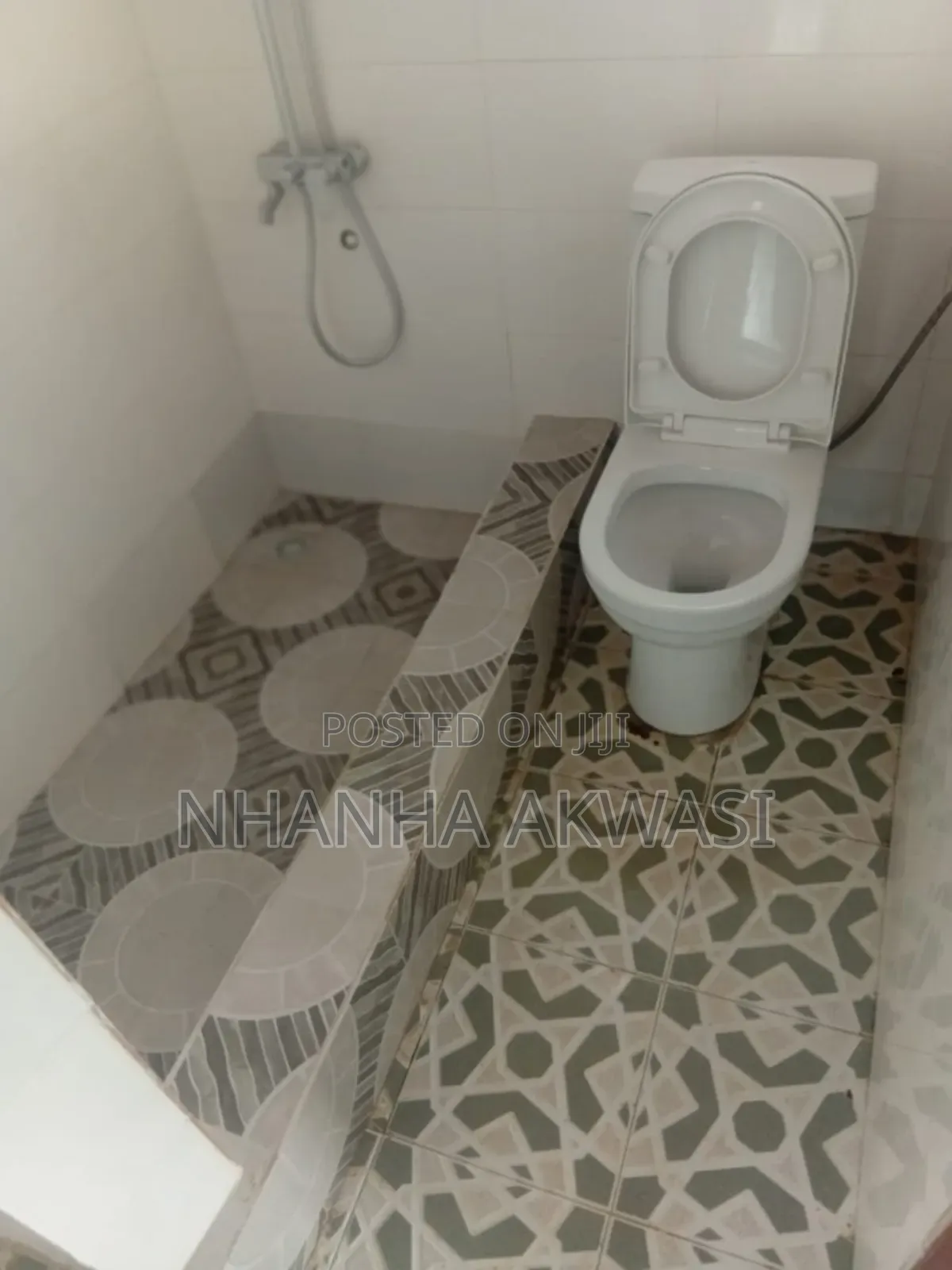 3bdrm House in Community 20, Tema Metropolitan for rent