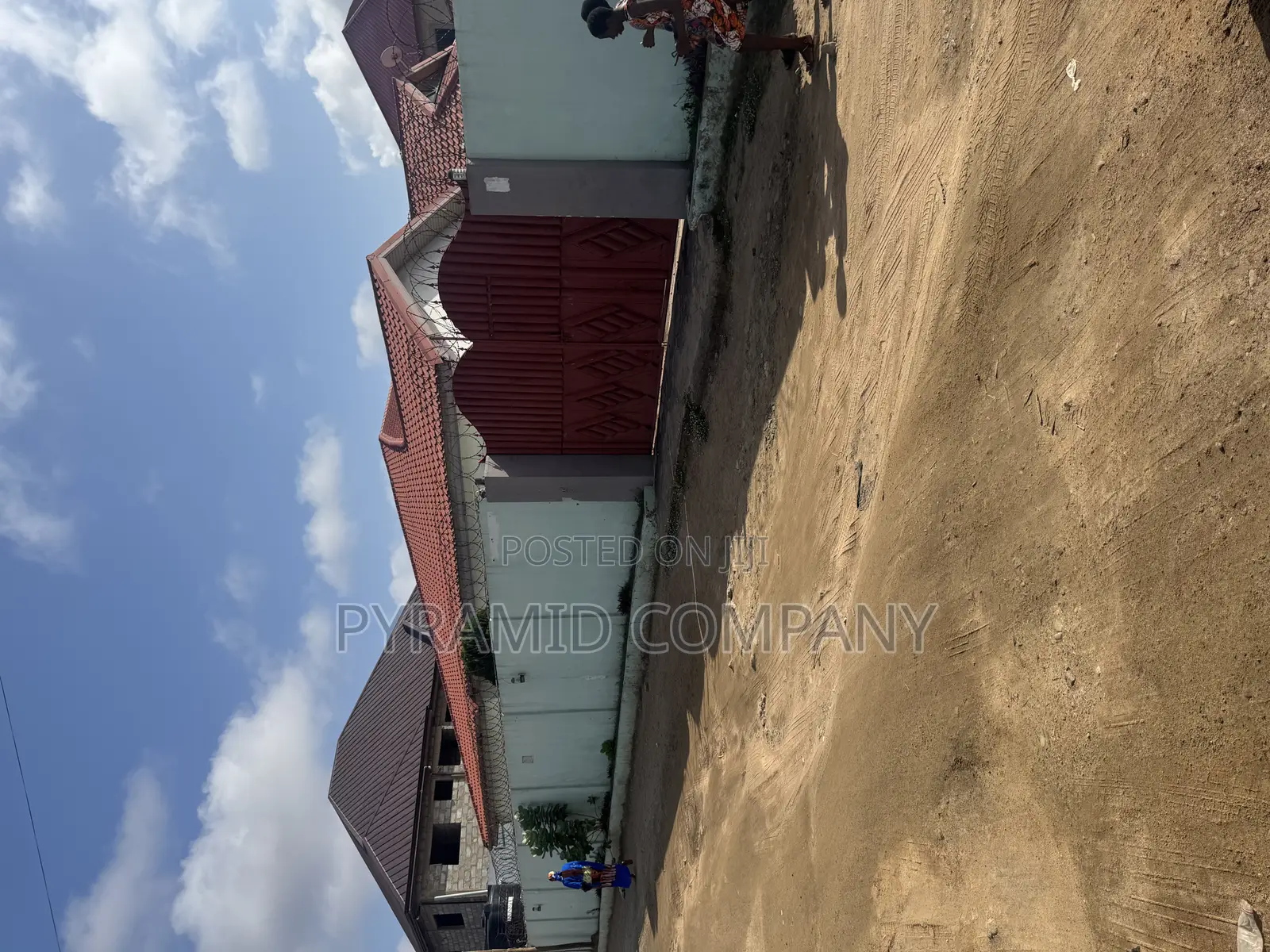 6bdrm House in Pyramid Estate, Kasoa for sale