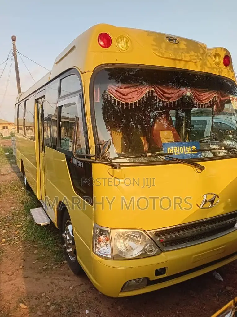 Hyundai County 2014 Yellow