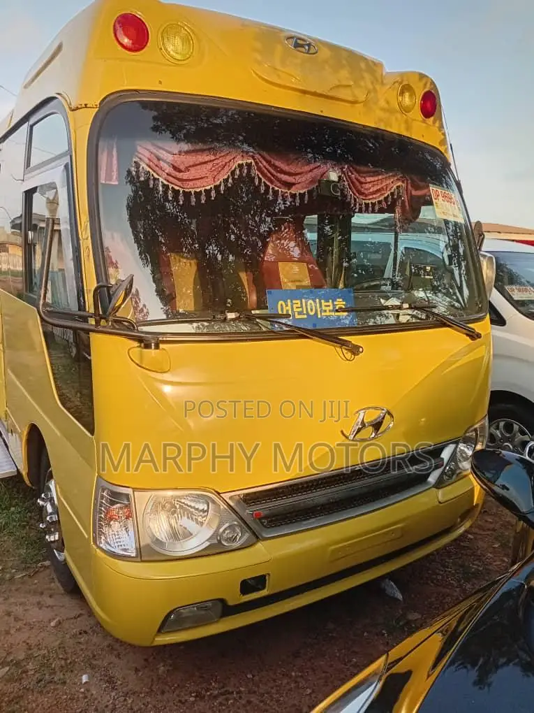 Hyundai County 2014 Yellow