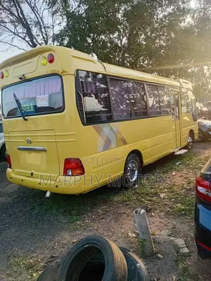 Hyundai County 2014 Yellow