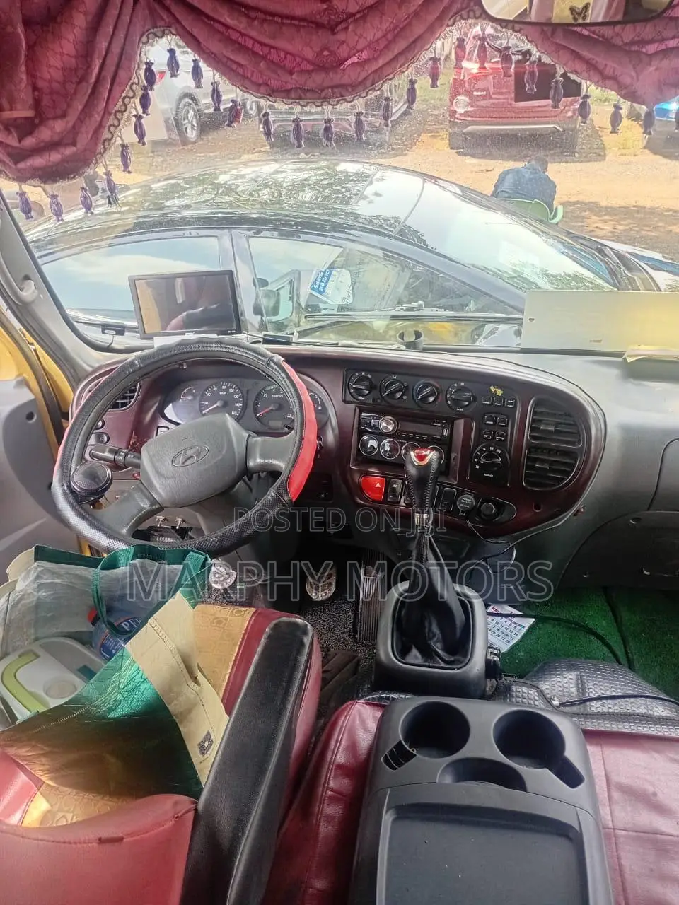 Hyundai County 2014 Yellow
