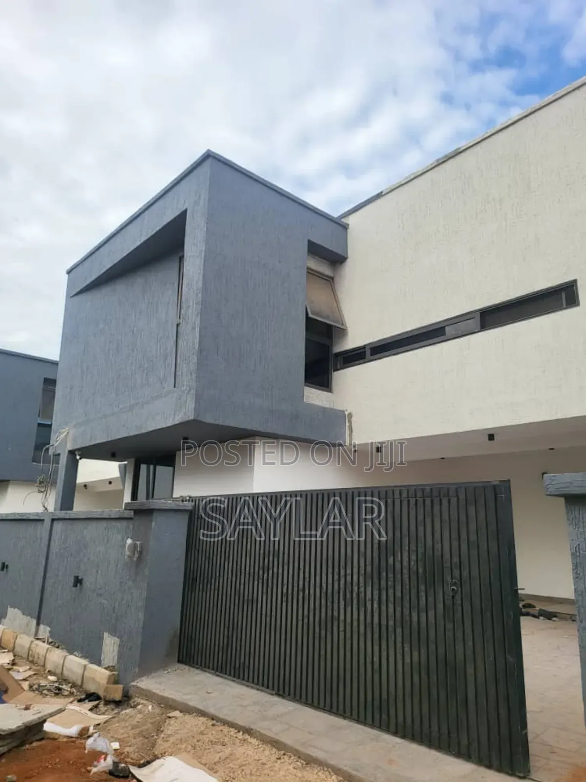 Furnished 4bdrm Duplex in Enjoy Estates, Tema Metropolitan for sale
