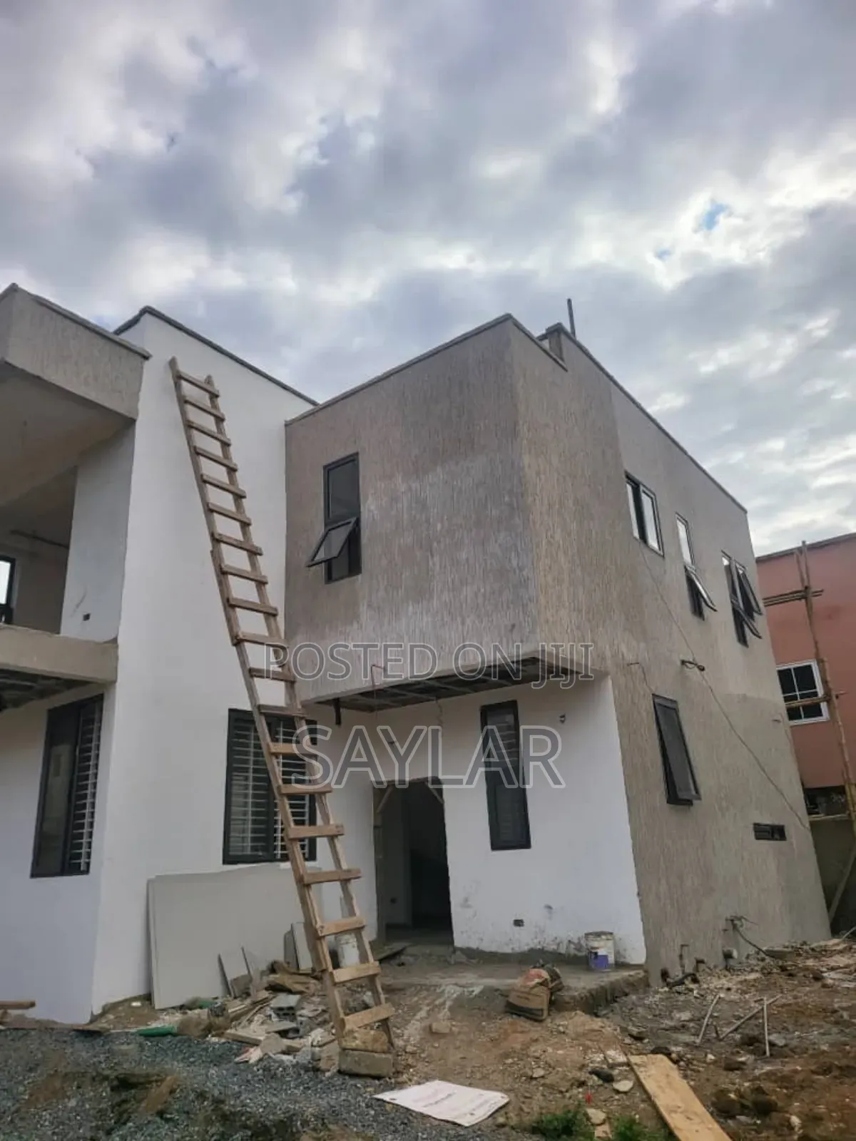 Furnished 4bdrm Duplex in Enjoy Estates, Tema Metropolitan for sale
