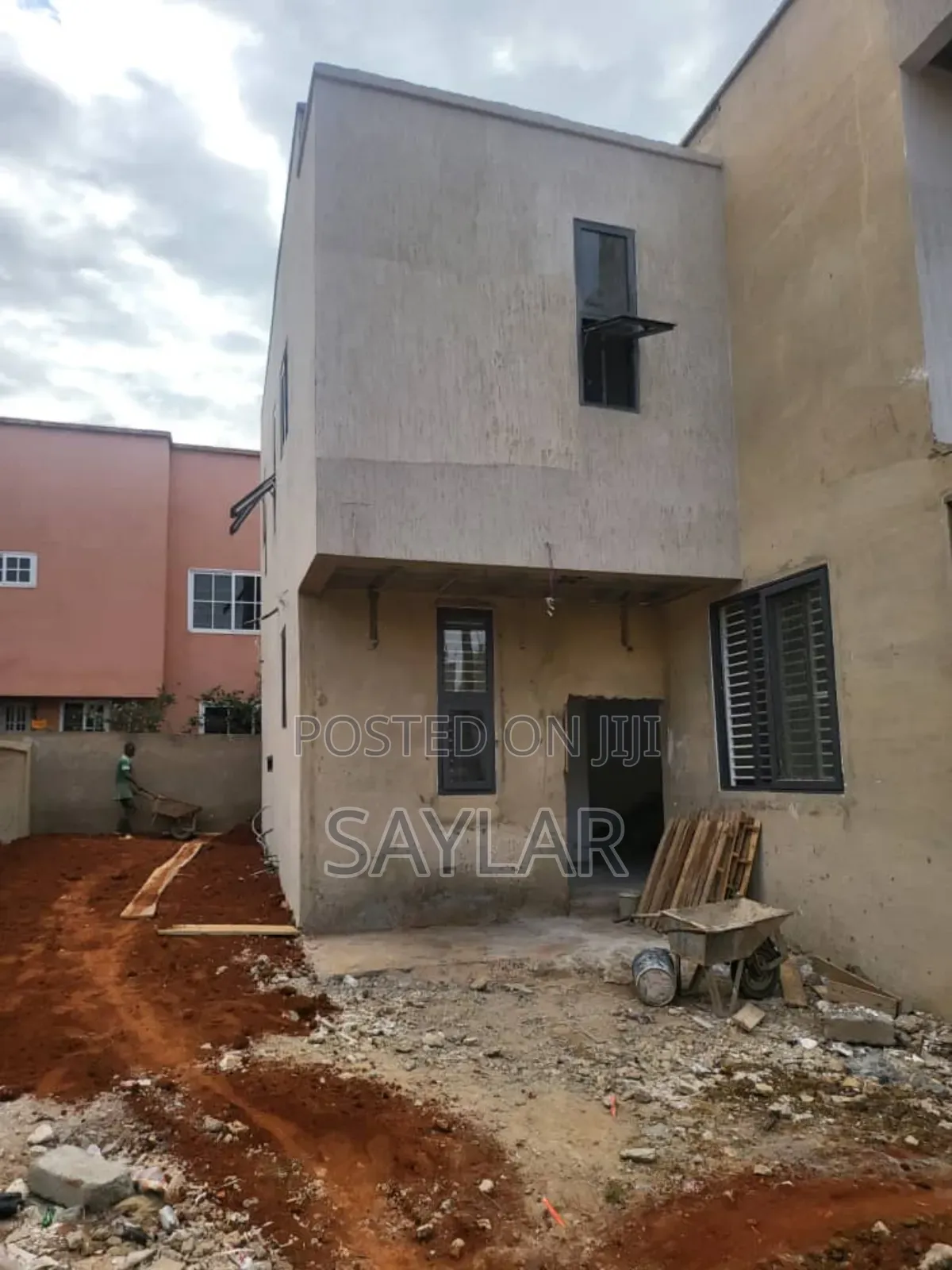 Furnished 4bdrm Duplex in Enjoy Estates, Tema Metropolitan for sale