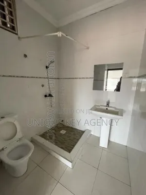 3bdrm Apartment in Unique Key Agency, Dzorwulu for rent