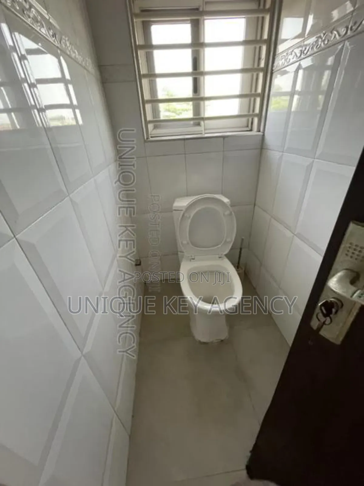 3bdrm Apartment in Unique Key Agency, Dzorwulu for rent