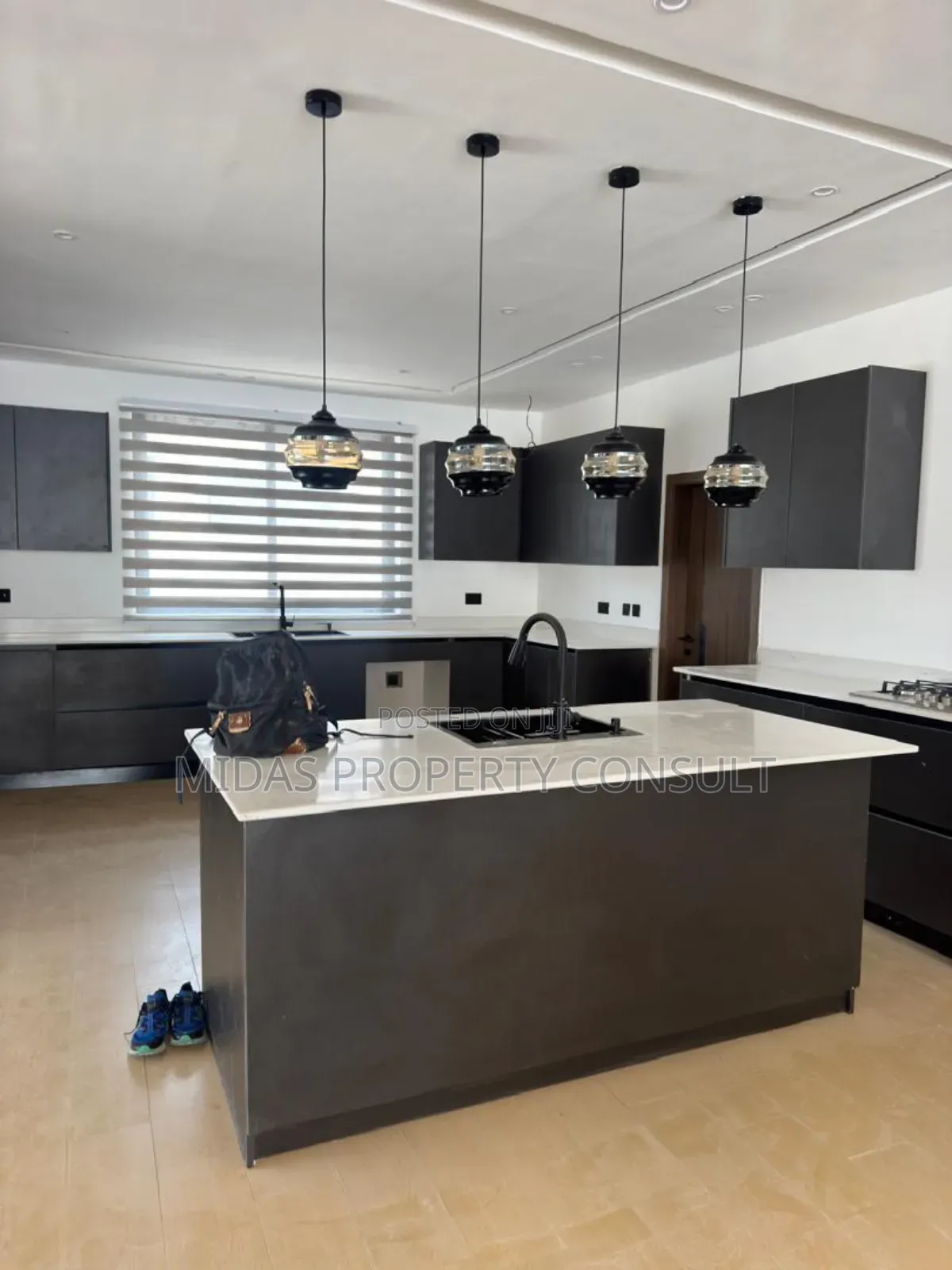 3bdrm House in Sakumono, Baatsona Total for sale