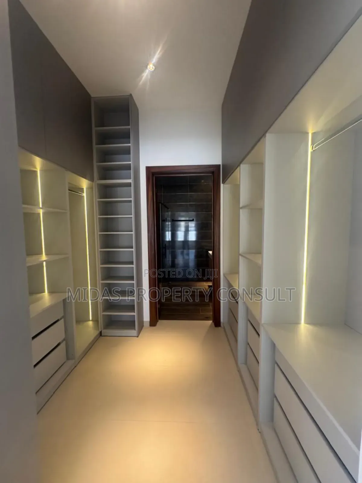 3bdrm House in Sakumono, Baatsona Total for sale