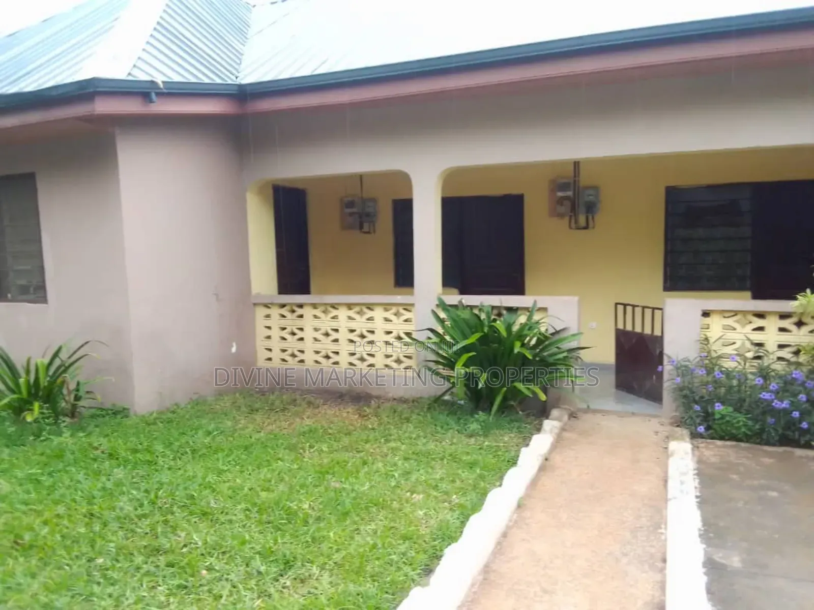 16bdrm House in Seven Days Area, Ofankor for sale