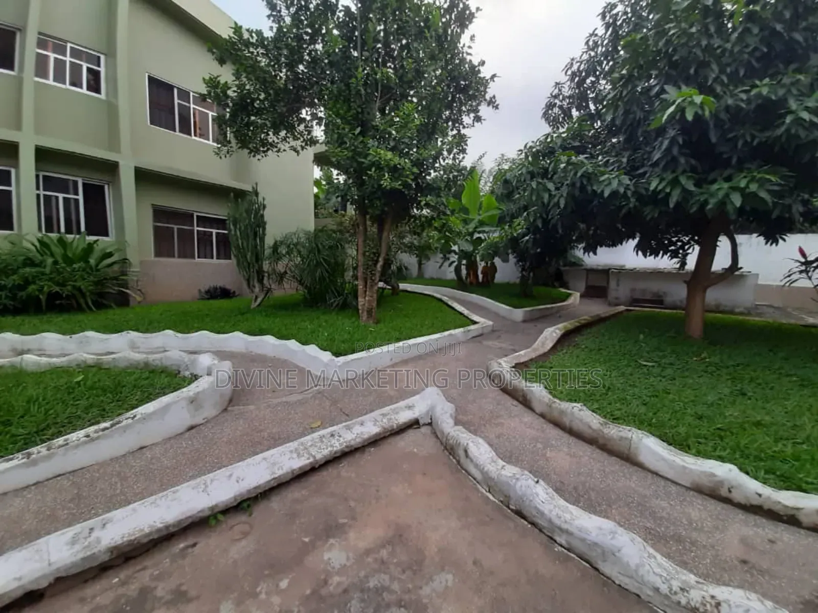 16bdrm House in Seven Days Area, Ofankor for sale